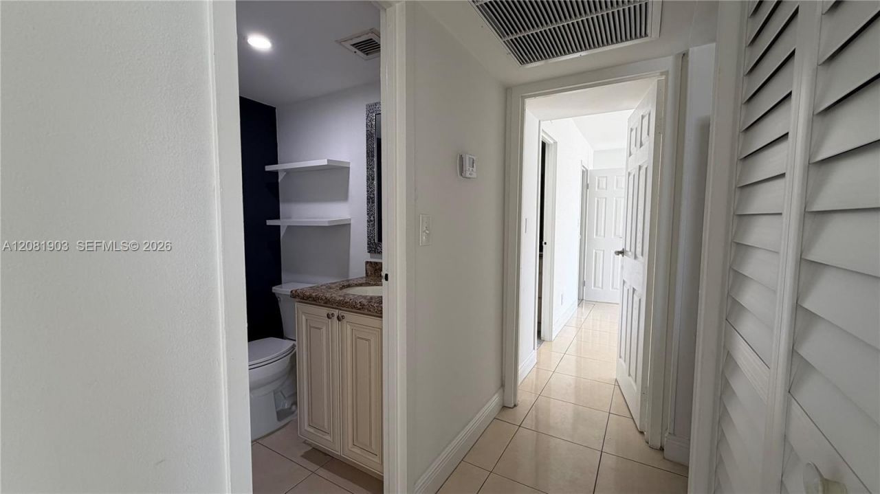 210 172nd St , Unit 428, Sunny Isles Beach, FL 33160 Photo