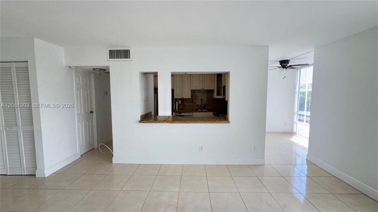210 172nd St , Unit 428, Sunny Isles Beach, FL 33160 Photo