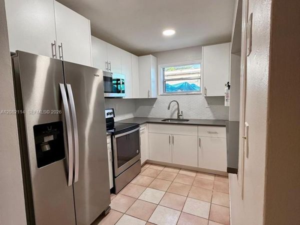 2433 SW 11th St , Miami, FL 33135
