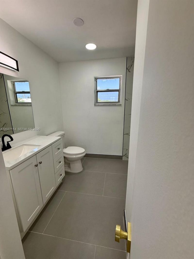 2433 SW 11th St , Miami, FL 33135 Photo