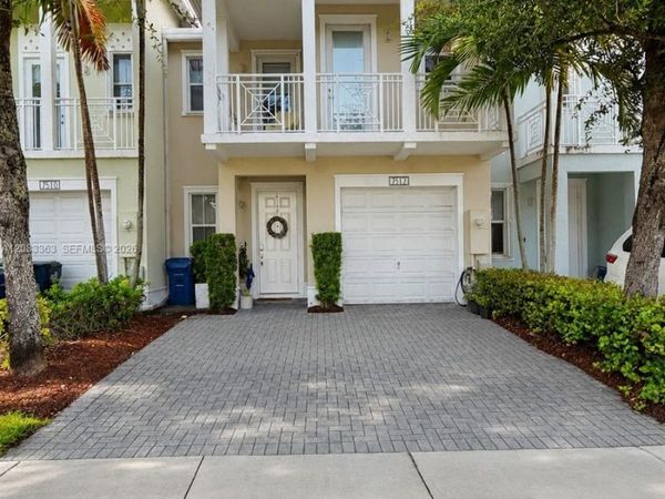 7512 NW 108th Path, Doral, FL 33178