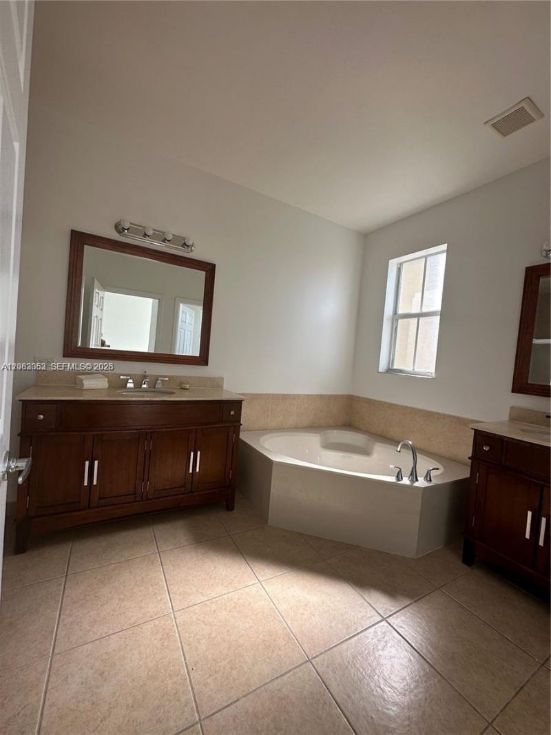7512 NW 108th Path, Doral, FL 33178 Photo