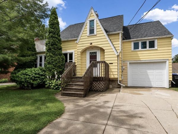 1621 N DIVISION STREET, Appleton, WI 54911