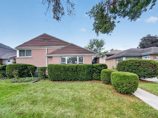 3824 W Chase Avenue , Lincolnwood, IL 60712