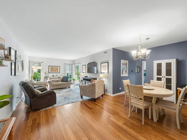 1214 Gulfstream Parkway , Unit 19B, Libertyville, IL 60048