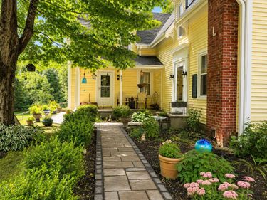 437 High St, Hanson, MA 02341
