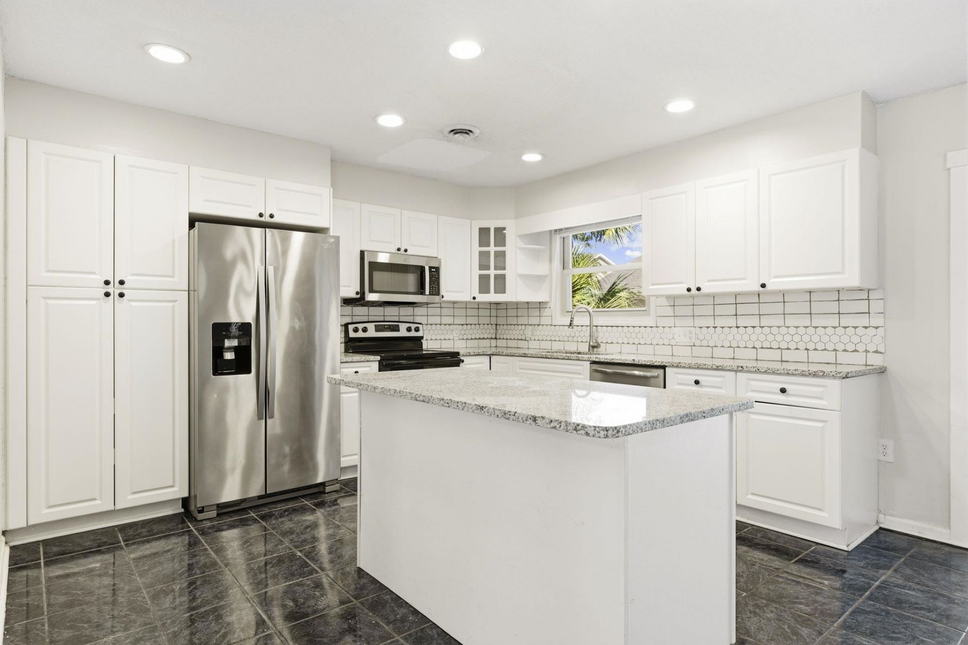 802 Plantation Dr. Photo 10