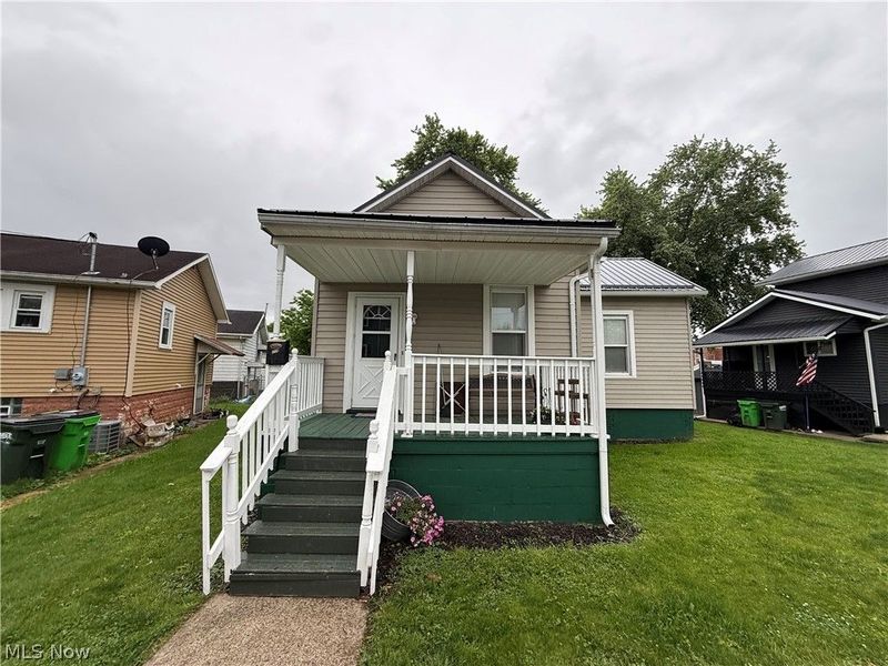 208 W 1st Street, Uhrichsville, OH 44683 Photo 2