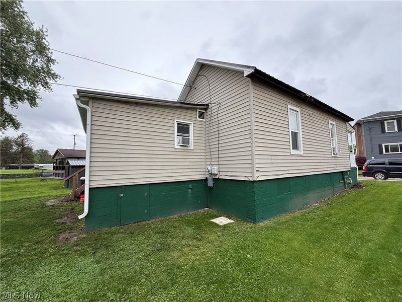 208 W 1st Street, Uhrichsville, OH 44683 Photo 21