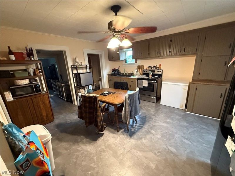 208 W 1st Street, Uhrichsville, OH 44683 Photo 7