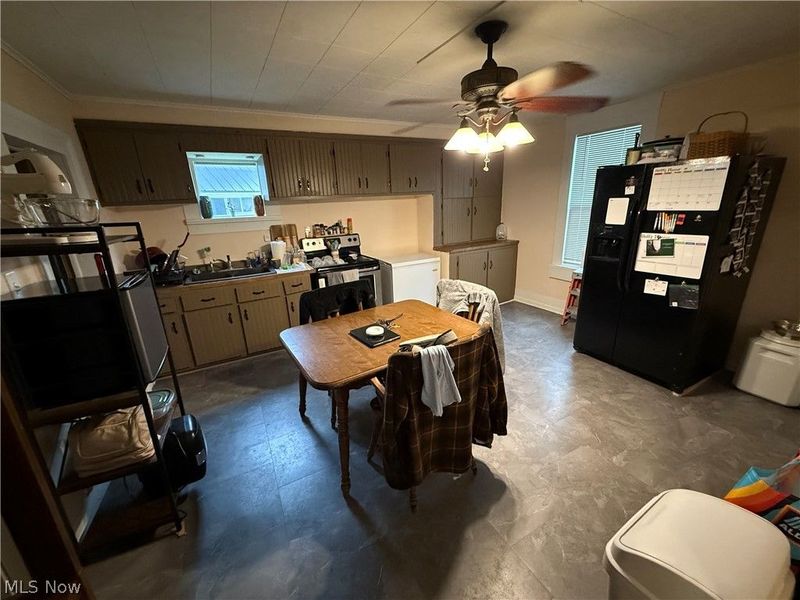 208 W 1st Street, Uhrichsville, OH 44683 Photo 8