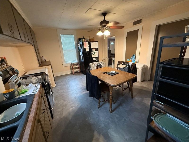 208 W 1st Street, Uhrichsville, OH 44683 Photo 9