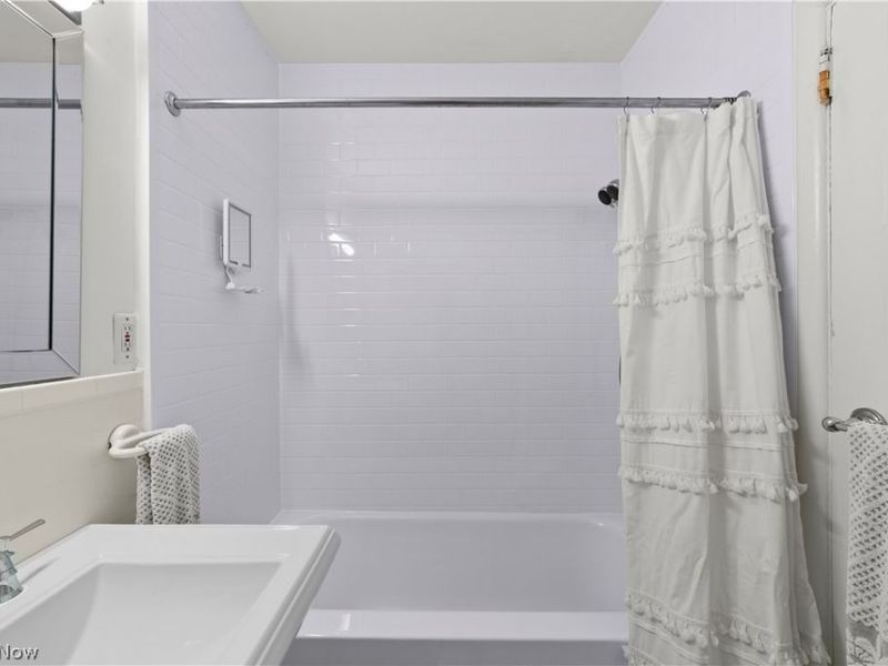 12655 Cedar Road, Cleveland Heights, OH 44106 Photo 30