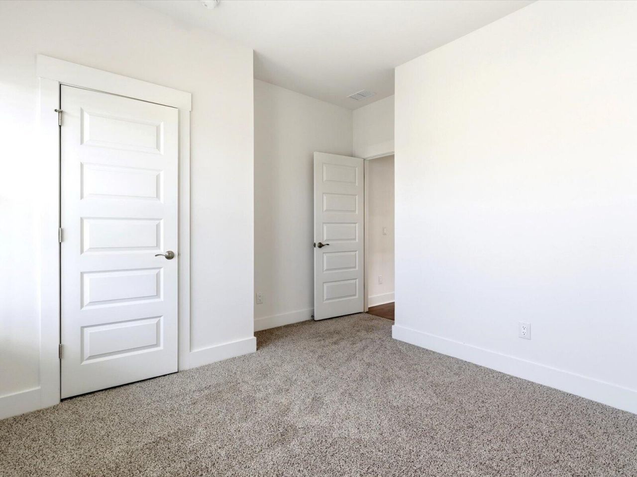 439 Radiant Blue Way Photo 6