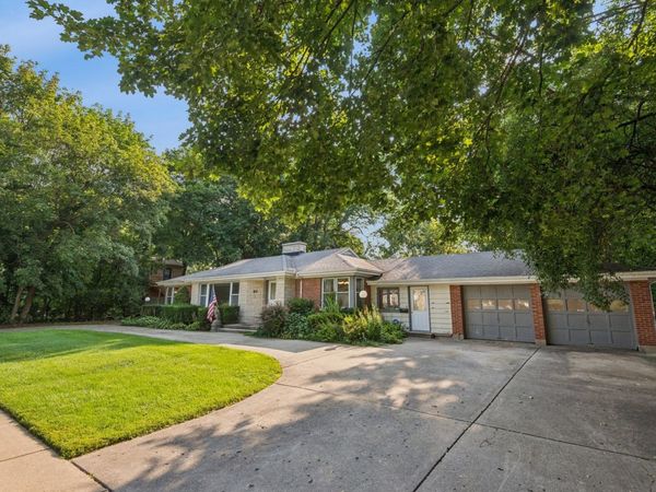 412 Dundee Avenue , Barrington, IL 60010