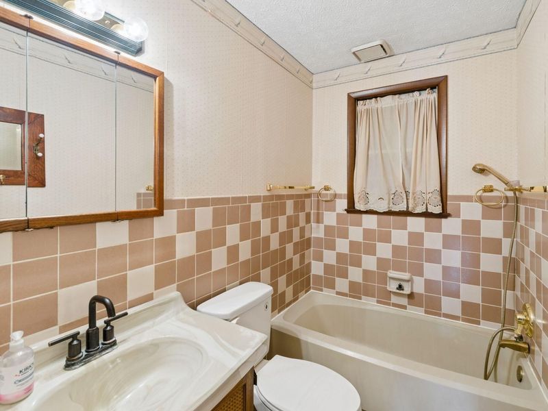 8015 Frank Avenue NW, North Canton, OH 44720 Photo 11