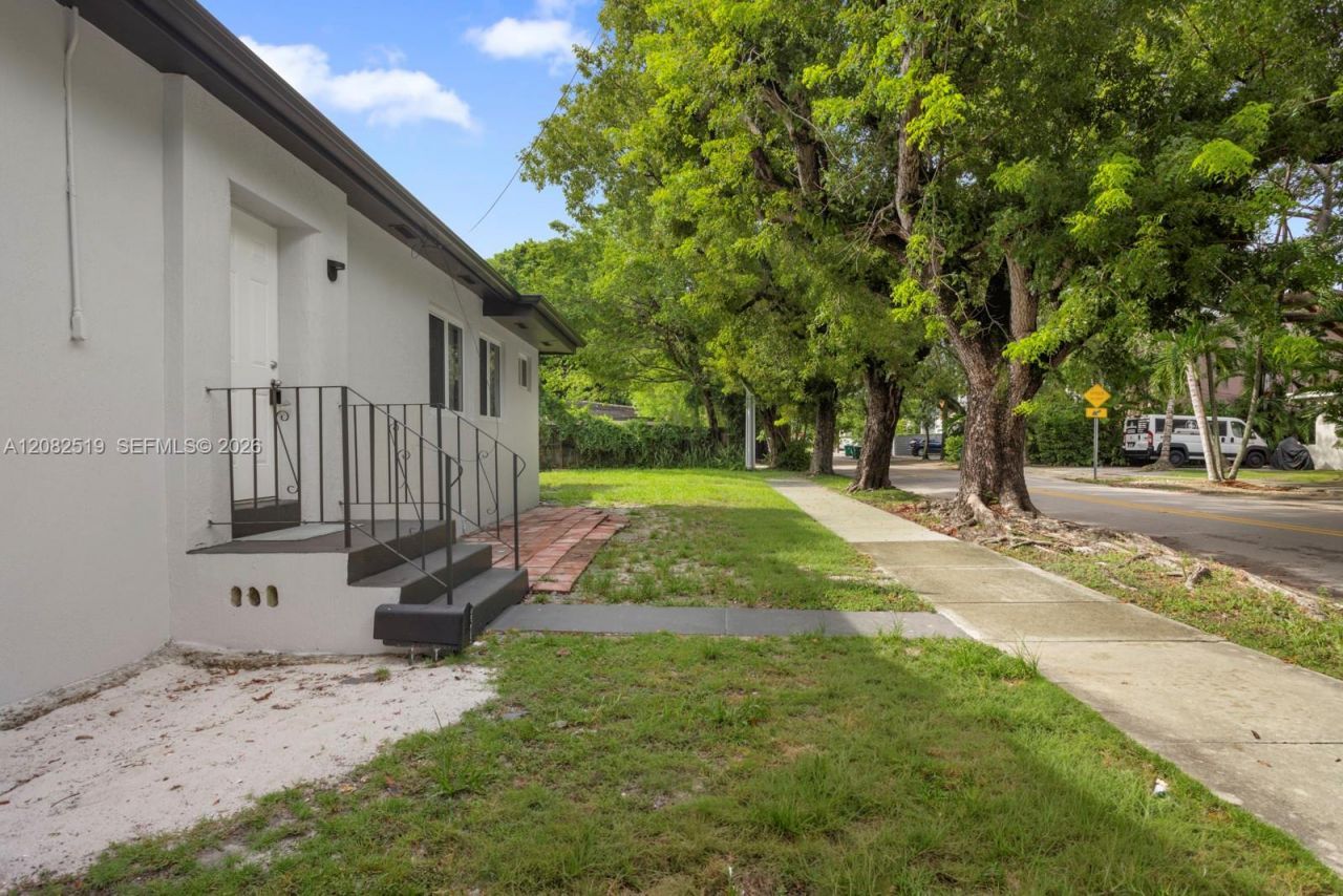 2375 SW 16 Ave , Unit # B, Miami, FL 33145 Photo