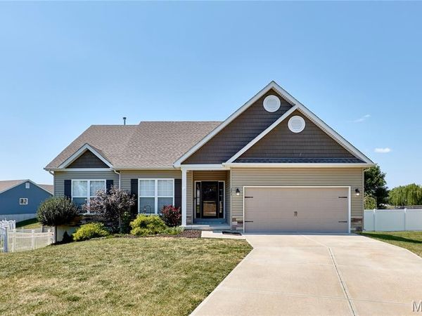 571 Newcastle Drive, Troy, MO 63379