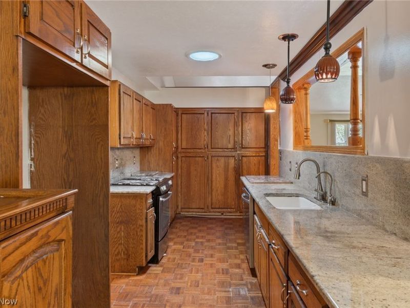 275 N Revere Road, Akron, OH 44333 Photo 10