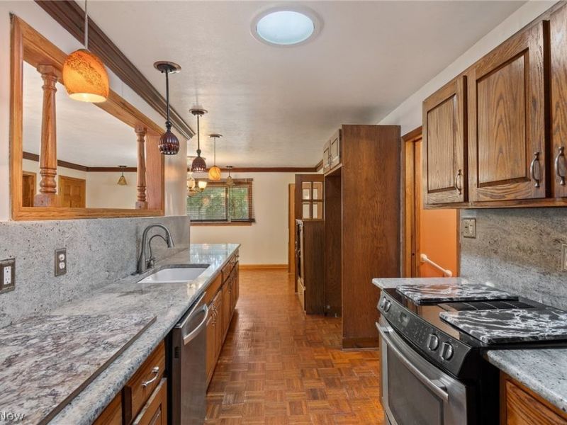 275 N Revere Road, Akron, OH 44333 Photo 11