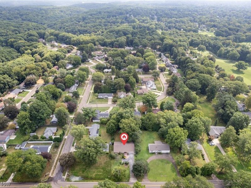 275 N Revere Road, Akron, OH 44333 Photo 2