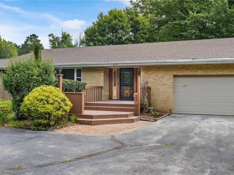 275 N Revere Road, Akron, OH 44333 Photo 3