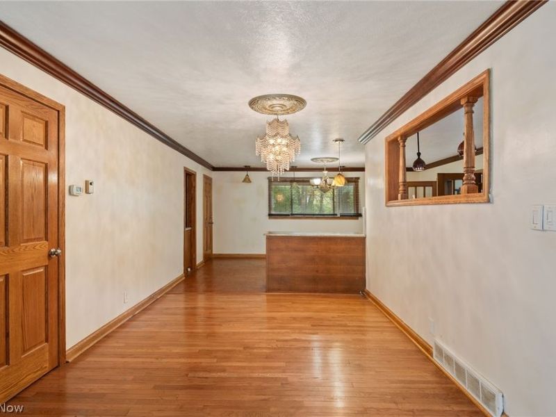 275 N Revere Road, Akron, OH 44333 Photo 8