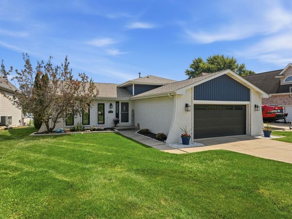 1068 Shoreline Road , Crown Point, IN 46307