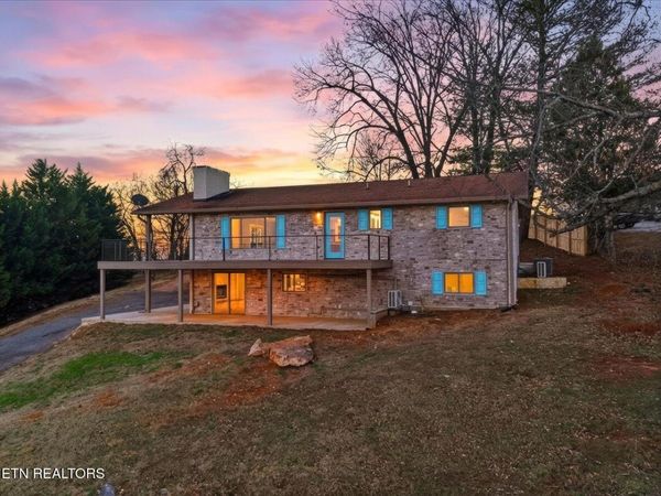 743 Garrett Rd, Dandridge, TN 37725