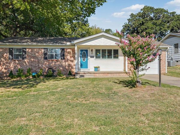 608 N Woodland Drive , Sand Springs, OK 74063