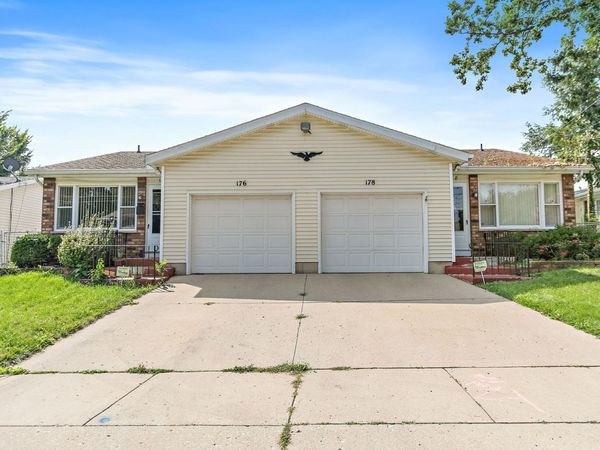 176-178 N Dubois Avenue , Elgin, IL 60123