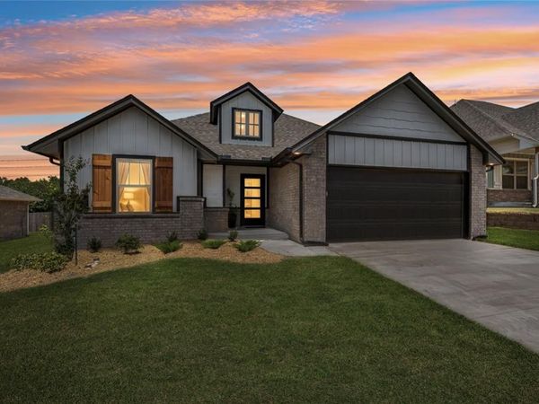 8125 Mountain Oak Drive, Edmond, OK 73034