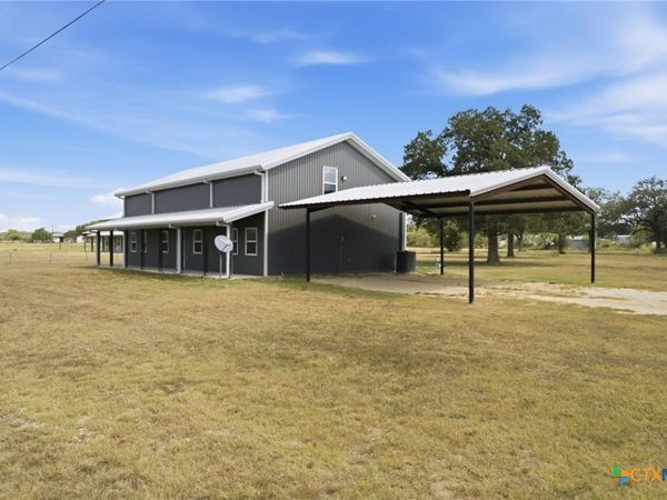 475 Cross Road , Kingsbury, TX 78638