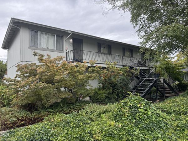 305 NE C Street, Grants Pass, OR 97526