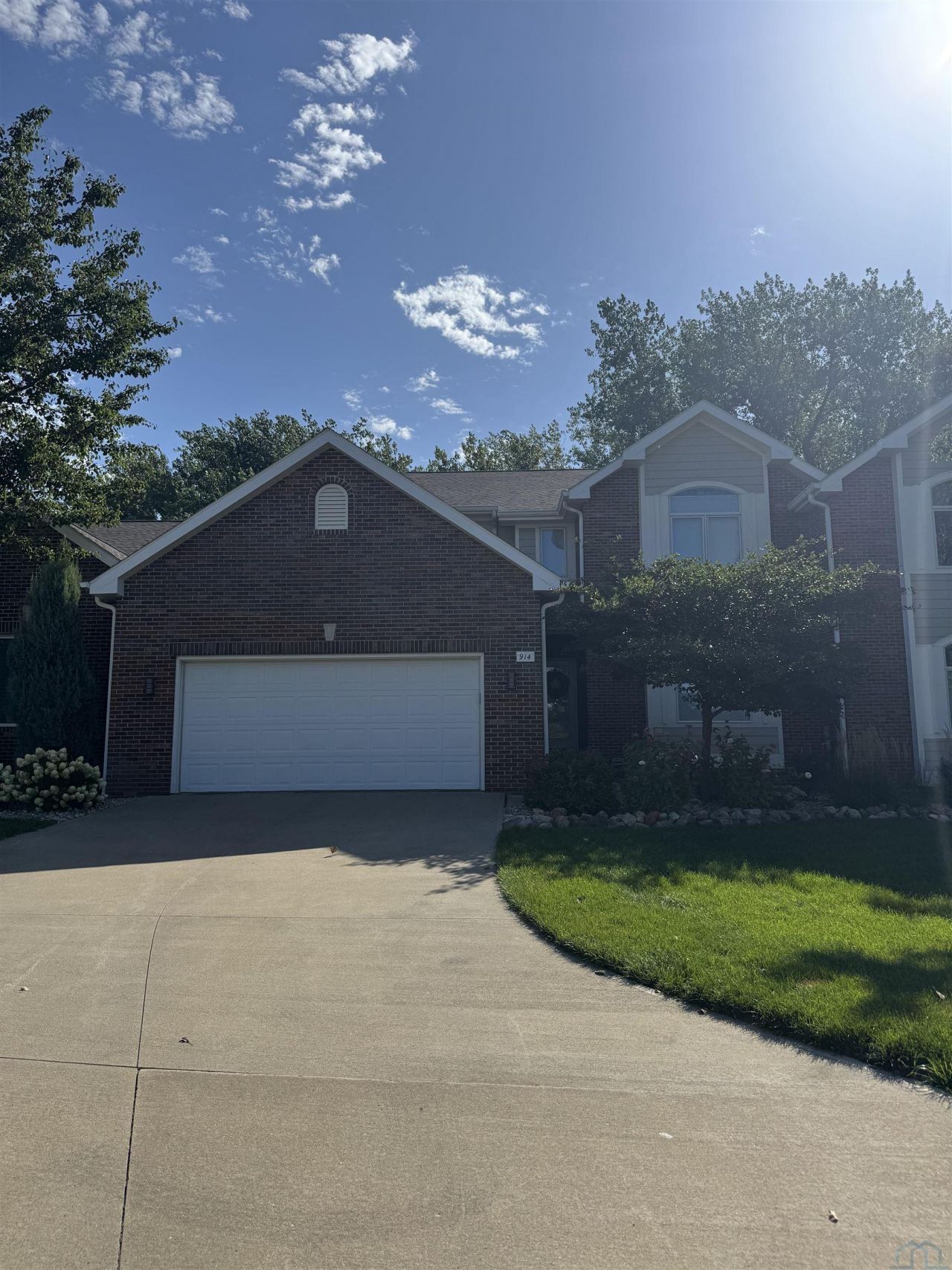 914 Willow Dr, Dakota Dunes, SD 57049 Main Photo
