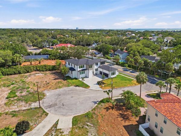 4702 W SAN CARLOS STREET, TAMPA, FL 33629