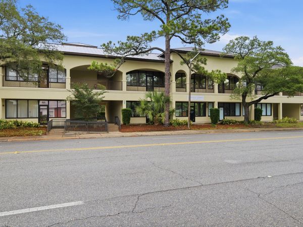139 Beal Parkway, Unit 204, Fort Walton Beach, FL 32548