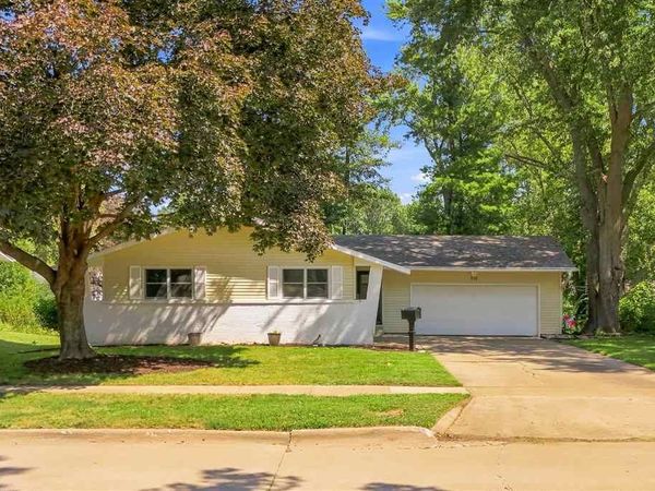 218 Shrader Rd, Iowa City, IA 52245