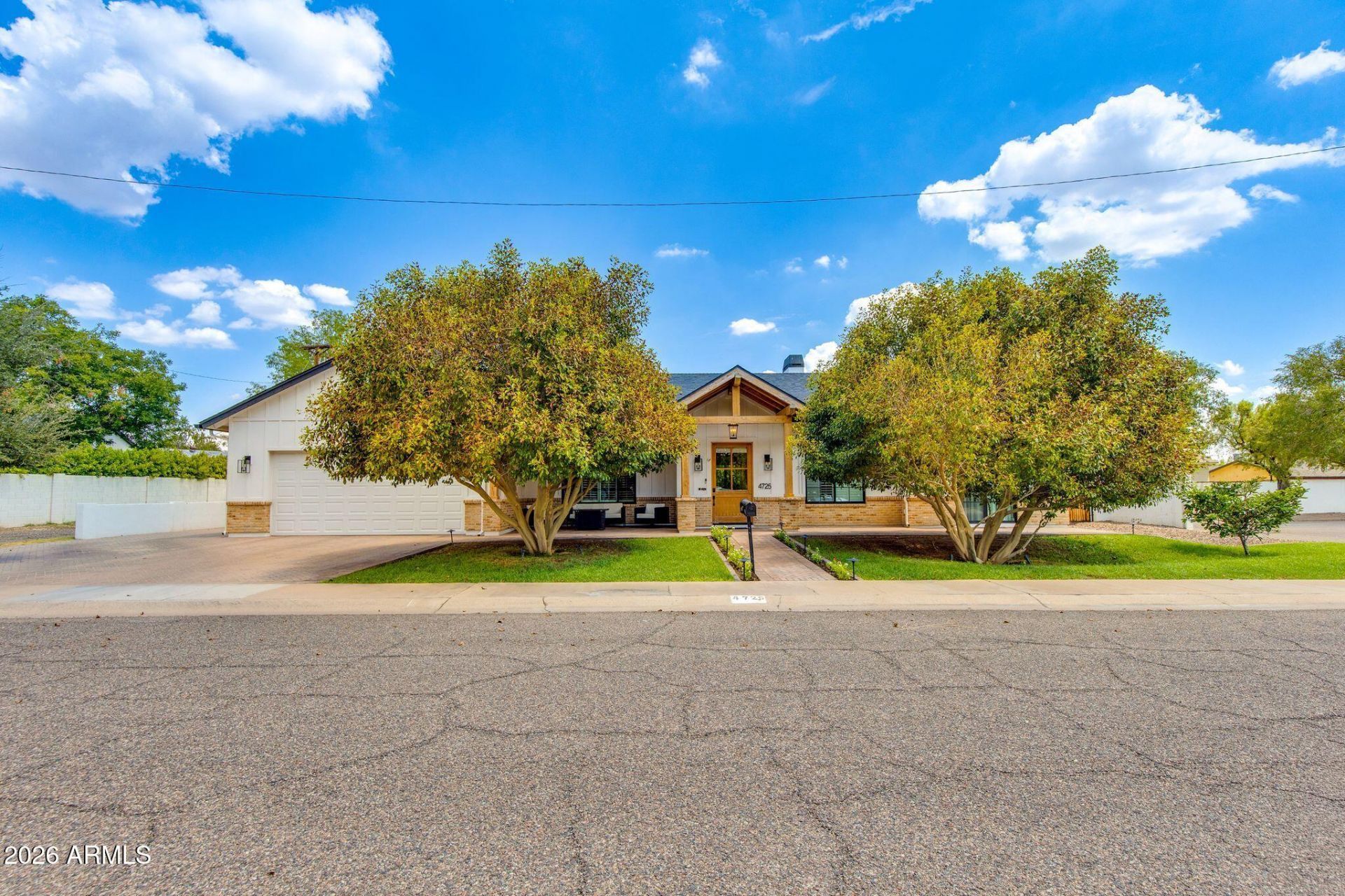 4725 N 33rd Street, Phoenix, AZ 85018 Main Photo