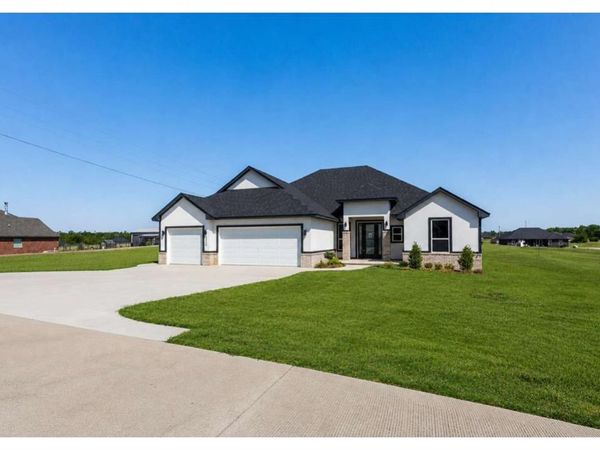 2440 Canyon Circle, Blanchard, OK 73010