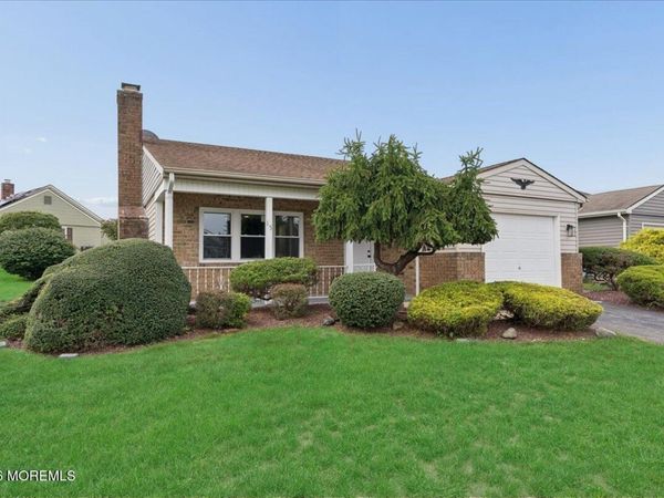 15 Buckingham Drive N, Manchester, NJ 08759