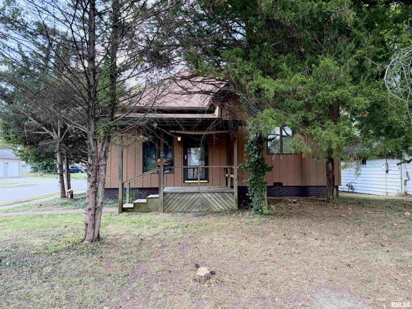 929 S MAIN Street, Harrisburg, IL 62946