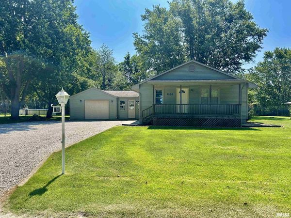 1300 E FRANKLIN Street, Taylorville, IL 62568