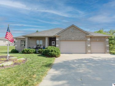 880 Morning Glory Court, Hickman, NE 68372