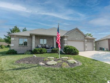 880 Morning Glory Court, Hickman, NE 68372
