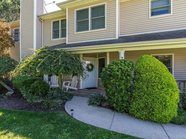 606 Willow Pond Drive , Riverhead, NY 11901