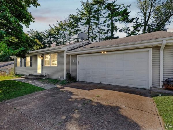 158 E Donaldson Drive, St Louis, MO 63129