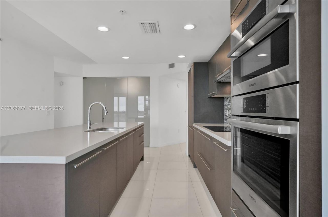 7825 NW 107th Ave, Unit 411, Doral, FL 33178 Photo