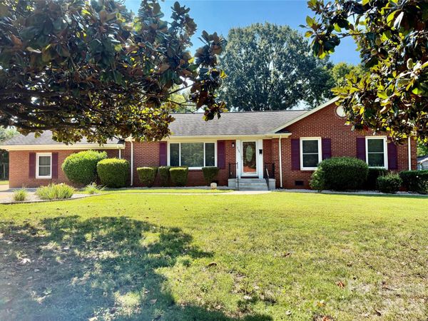 3132 Dawnshire Avenue , Charlotte, NC 28216