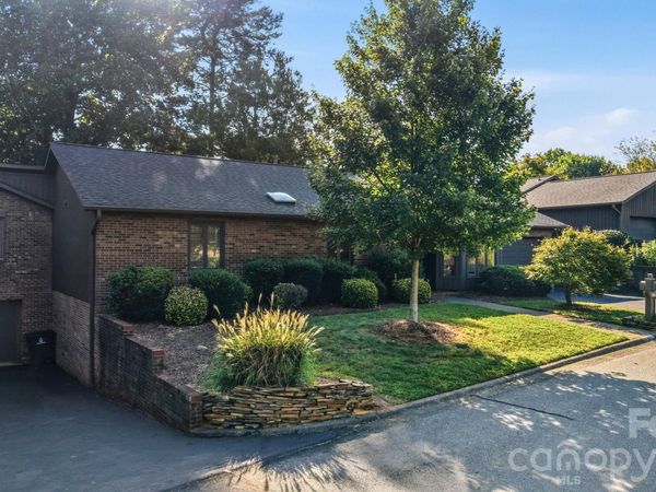103 Briar Ridge Circle , Winston Salem, NC 27104